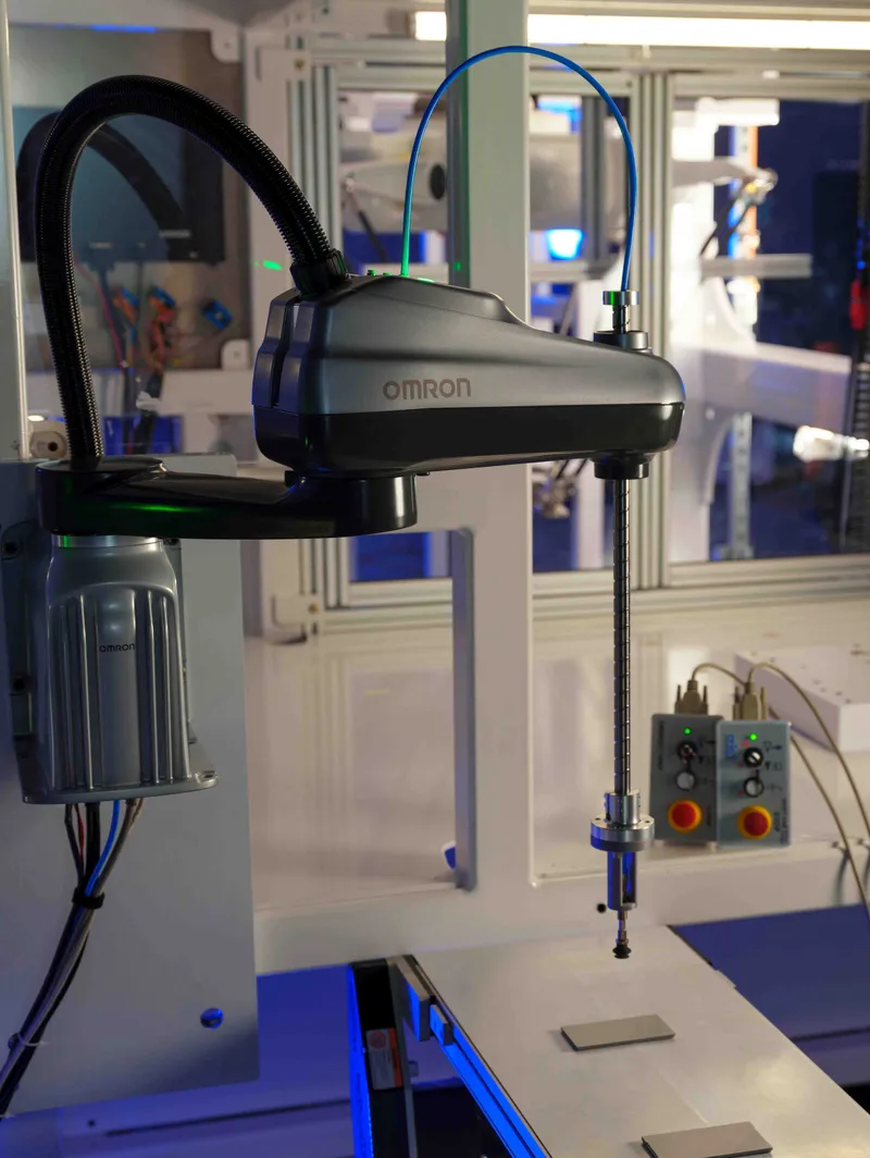 OMRON Robotics i4-750 — view 3